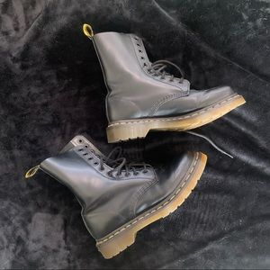 10 Hole Dr Marten Boots
